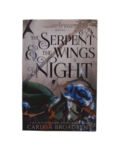 The Serpent and the Wings of Night( Crowns of Nyaxia #1)