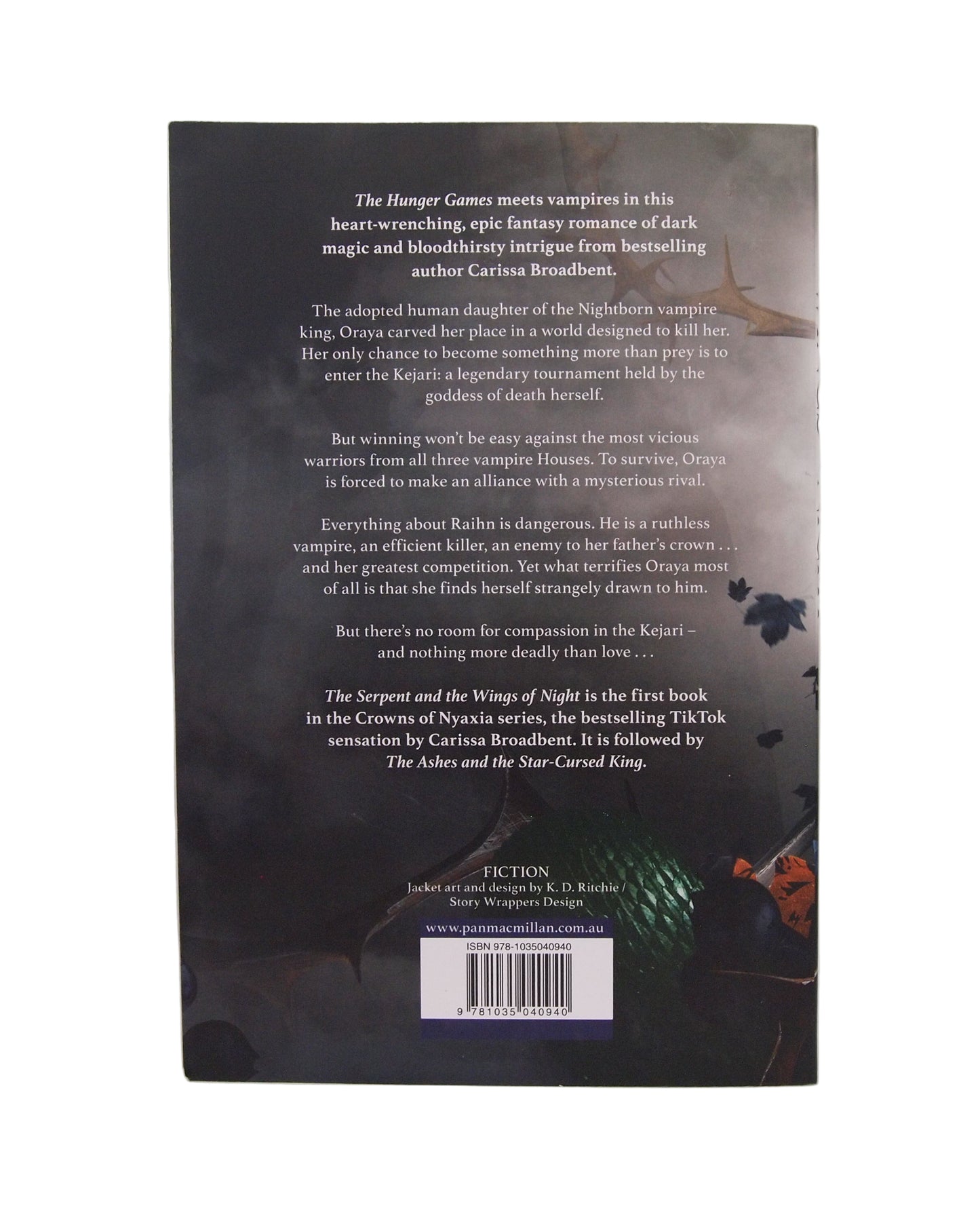 The Serpent and the Wings of Night( Crowns of Nyaxia #1)